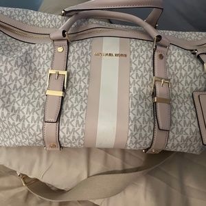 Michael Kors Signature Bedford Travel Extra Large Weekender